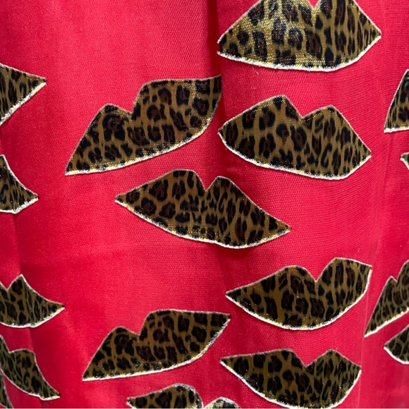 Alice + Olivia x Donald Cute Lips Top! - Picture 5 of 6